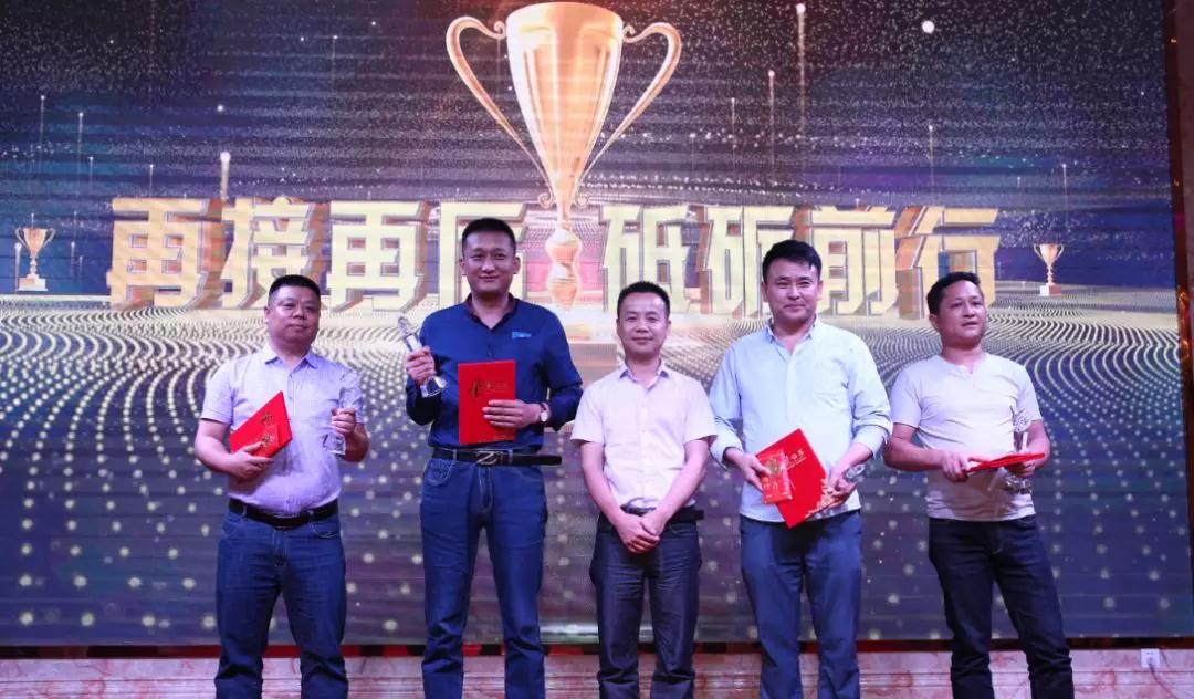 李濤為浩爽優秀員工頒獎