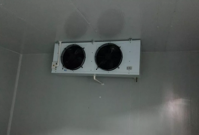 圖為中央廚房冷庫(kù)內(nèi)部冷風(fēng)機(jī)實(shí)拍圖